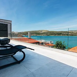 Magna - Seaside With Pool And Sauna , Trogir Croatia