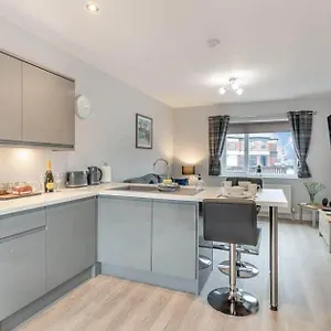 Madeline's View -a Smart And Modern 1 Bed With The Bonus Of A Large Driveway Parking Area Holiday home